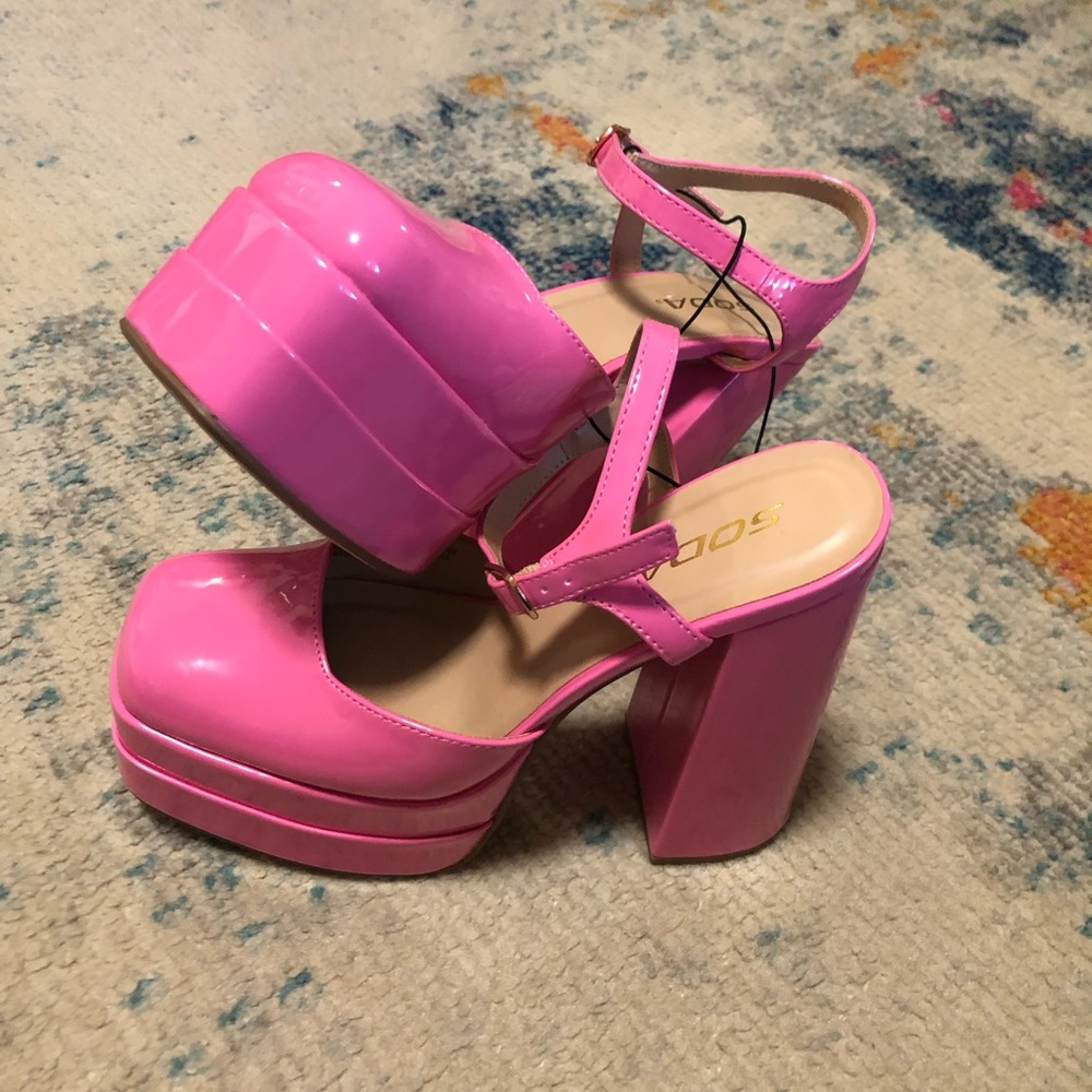 SODA Brand Pink New Platforms Size 8.5 Fits like 7.5.